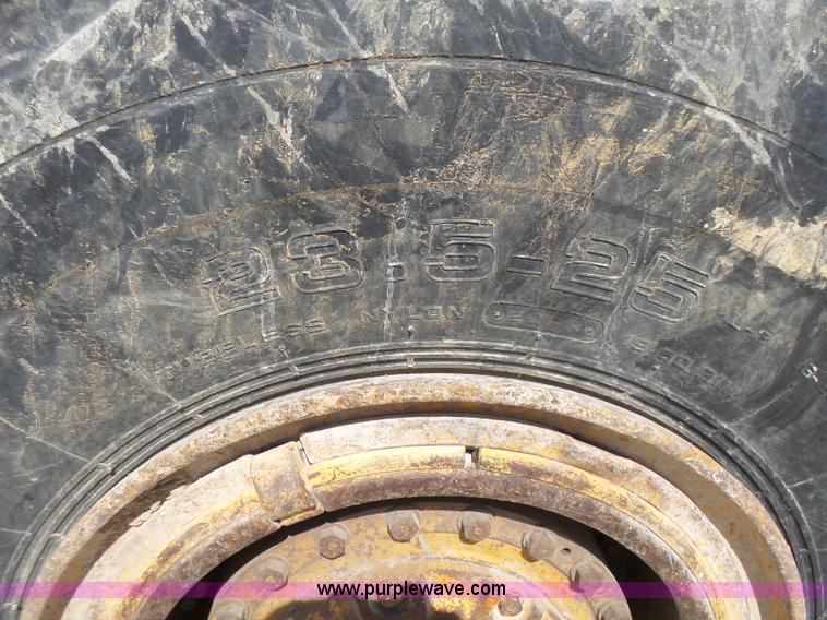 image for item L5466 1986 Caterpillar 966D wheel loader