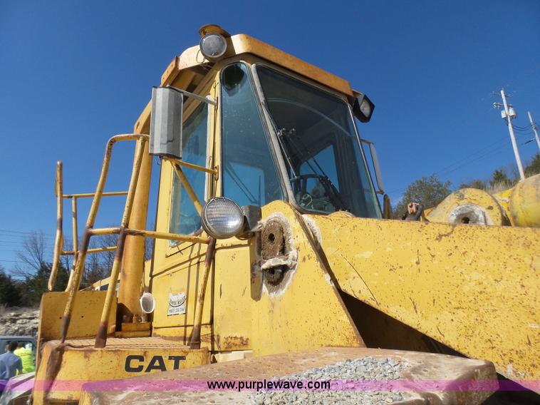image for item L5466 1986 Caterpillar 966D wheel loader