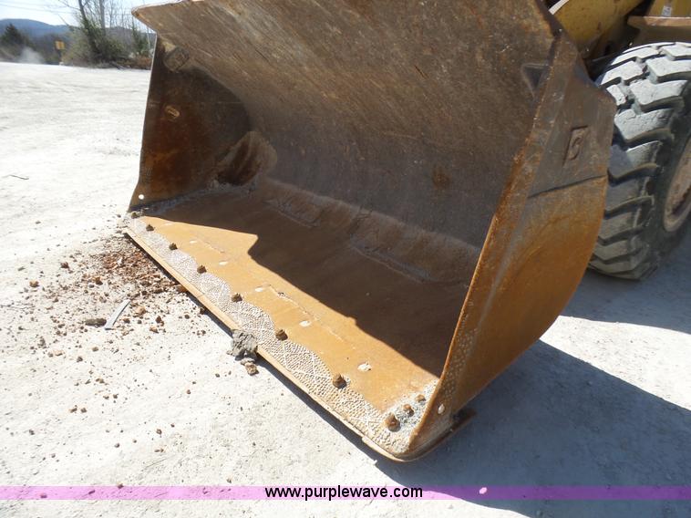 image for item L5466 1986 Caterpillar 966D wheel loader