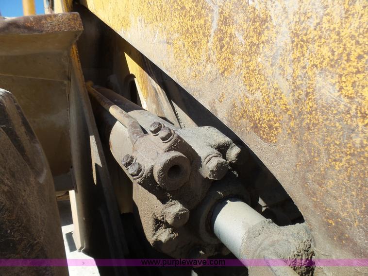 image for item L5466 1986 Caterpillar 966D wheel loader