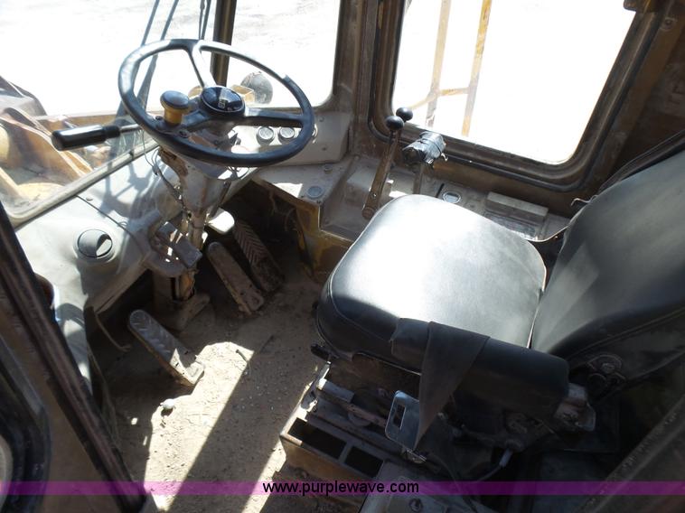 image for item L5466 1986 Caterpillar 966D wheel loader