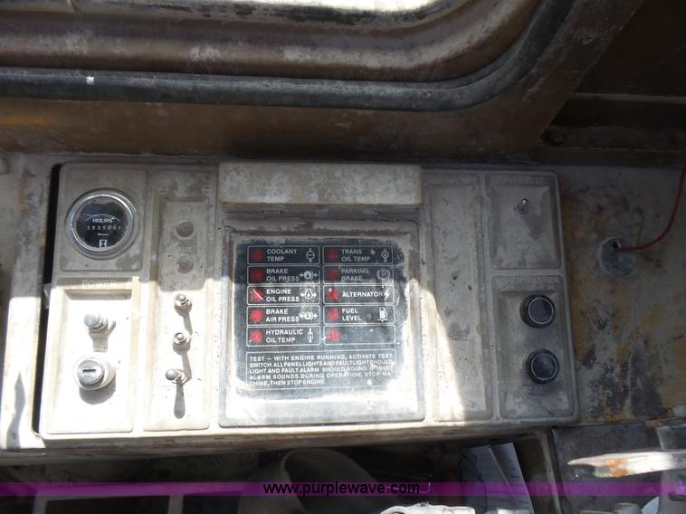 image for item L5466 1986 Caterpillar 966D wheel loader