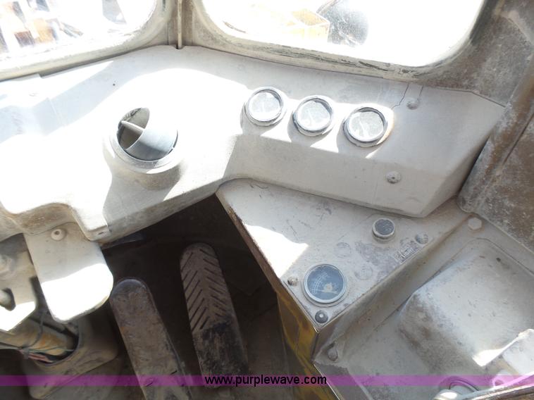 image for item L5466 1986 Caterpillar 966D wheel loader