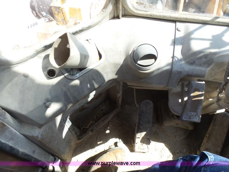 image for item L5466 1986 Caterpillar 966D wheel loader