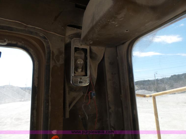 image for item L5466 1986 Caterpillar 966D wheel loader