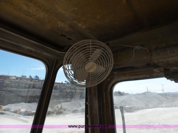 image for item L5466 1986 Caterpillar 966D wheel loader