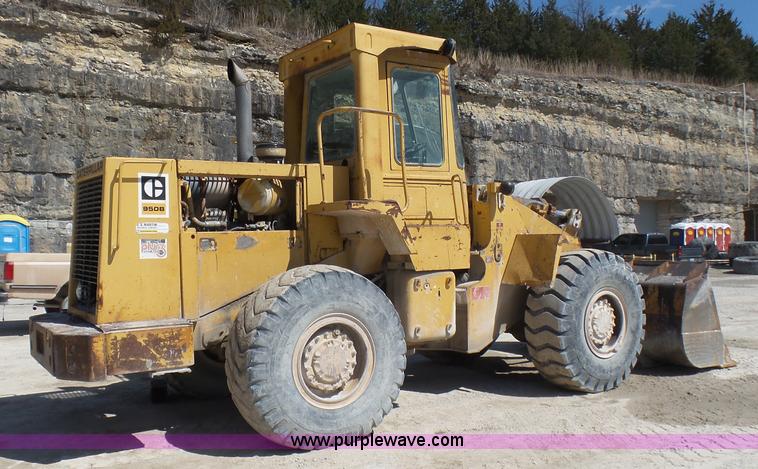 image for item L5467 1982 Caterpillar 950B wheel loader