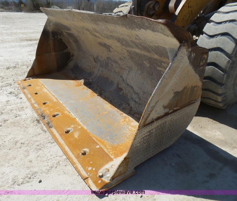 image for item L5467 1982 Caterpillar 950B wheel loader