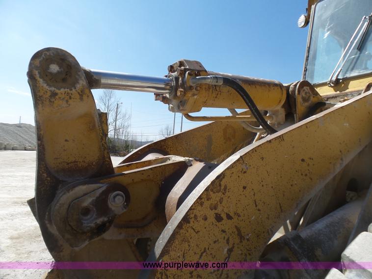 image for item L5467 1982 Caterpillar 950B wheel loader