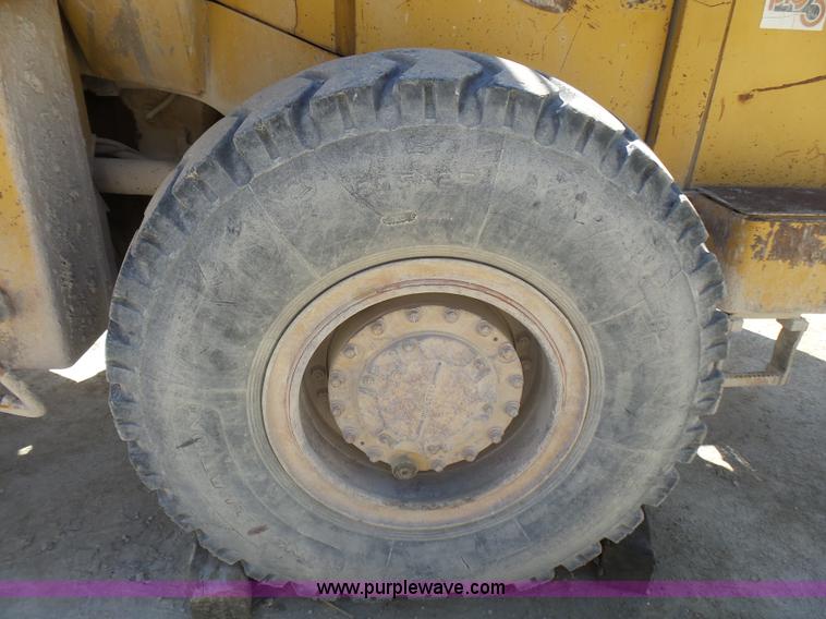 image for item L5467 1982 Caterpillar 950B wheel loader