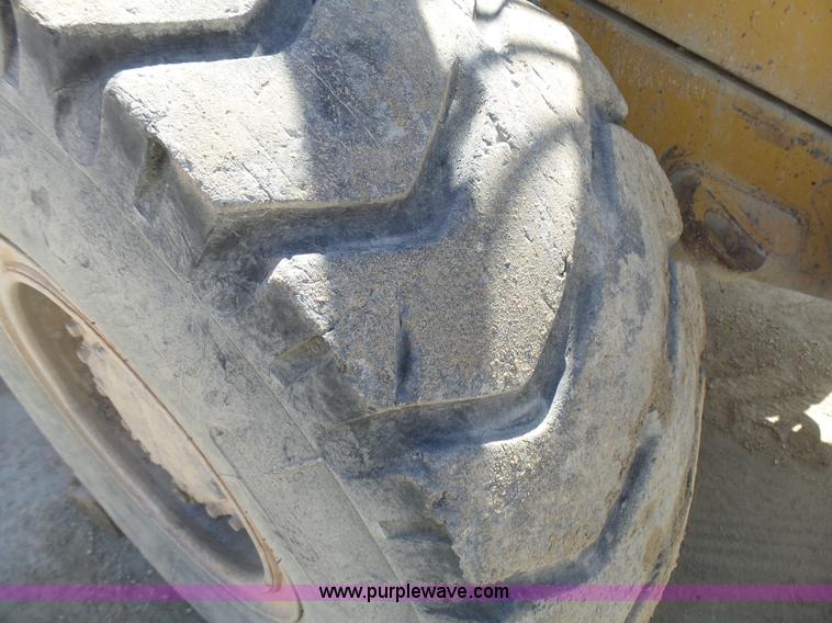 image for item L5467 1982 Caterpillar 950B wheel loader