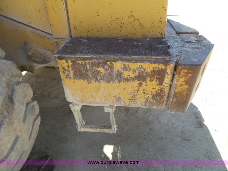 image for item L5467 1982 Caterpillar 950B wheel loader