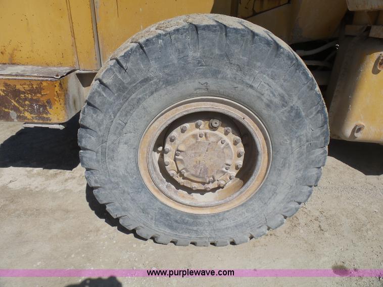 image for item L5467 1982 Caterpillar 950B wheel loader