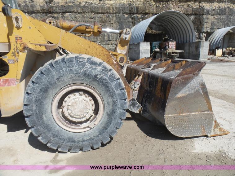 image for item L5467 1982 Caterpillar 950B wheel loader