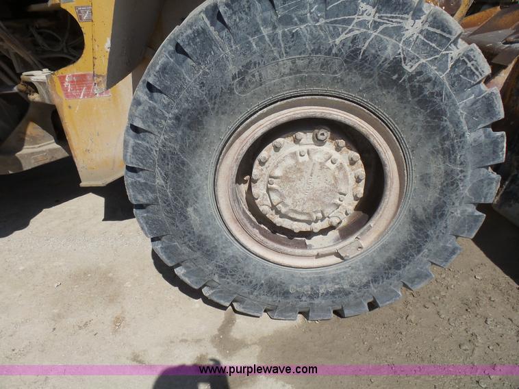 image for item L5467 1982 Caterpillar 950B wheel loader