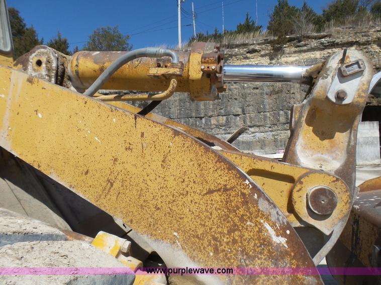 image for item L5467 1982 Caterpillar 950B wheel loader