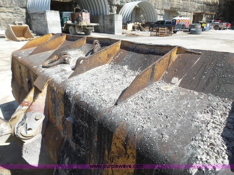 image for item L5467 1982 Caterpillar 950B wheel loader