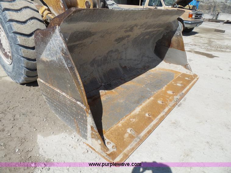 image for item L5467 1982 Caterpillar 950B wheel loader