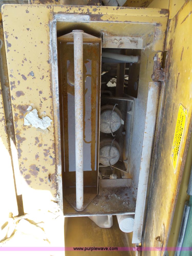 image for item L5467 1982 Caterpillar 950B wheel loader