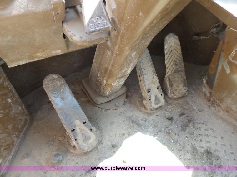 image for item L5467 1982 Caterpillar 950B wheel loader