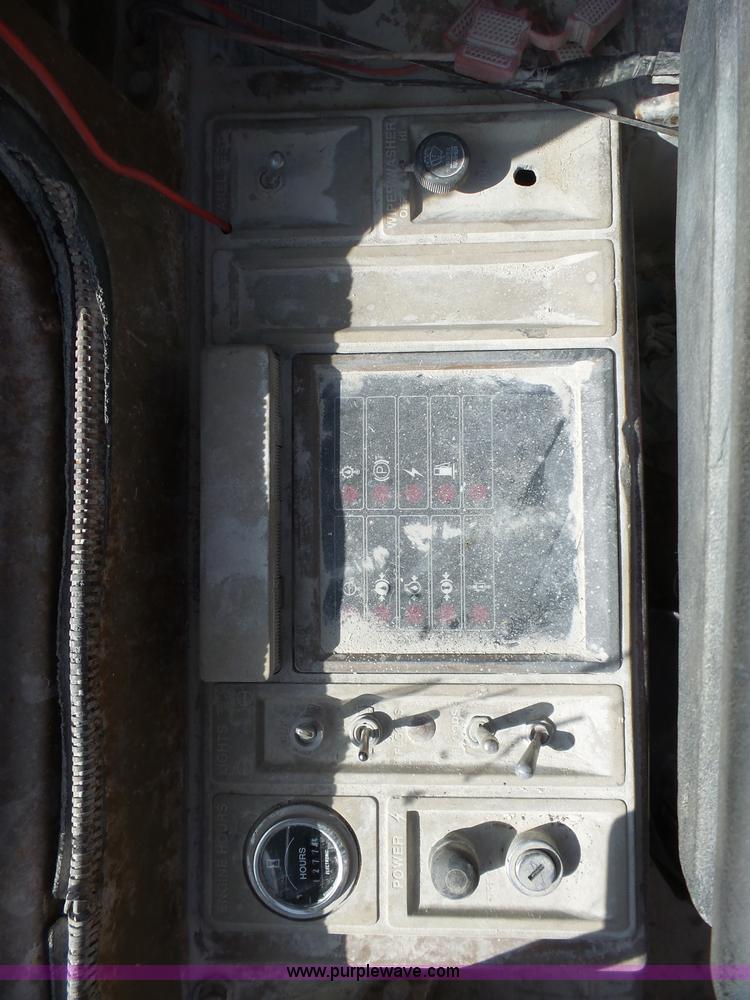 image for item L5467 1982 Caterpillar 950B wheel loader