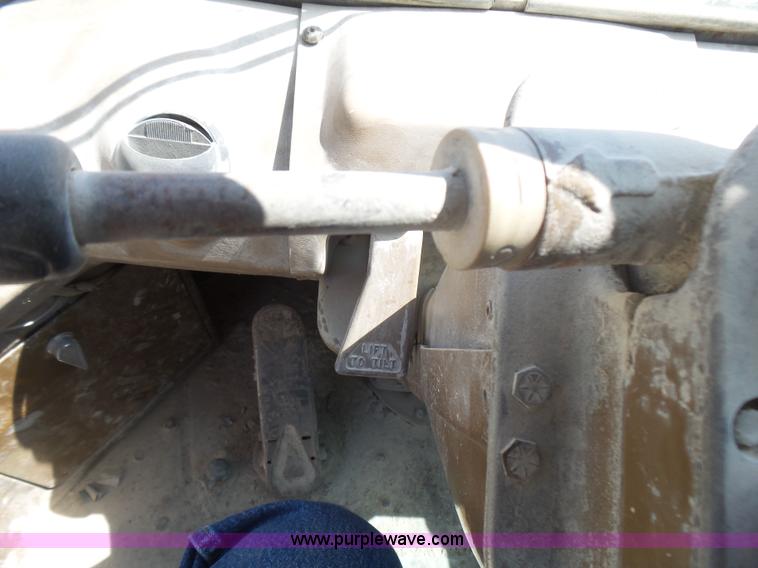 image for item L5467 1982 Caterpillar 950B wheel loader