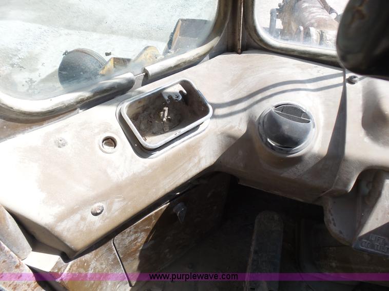 image for item L5467 1982 Caterpillar 950B wheel loader