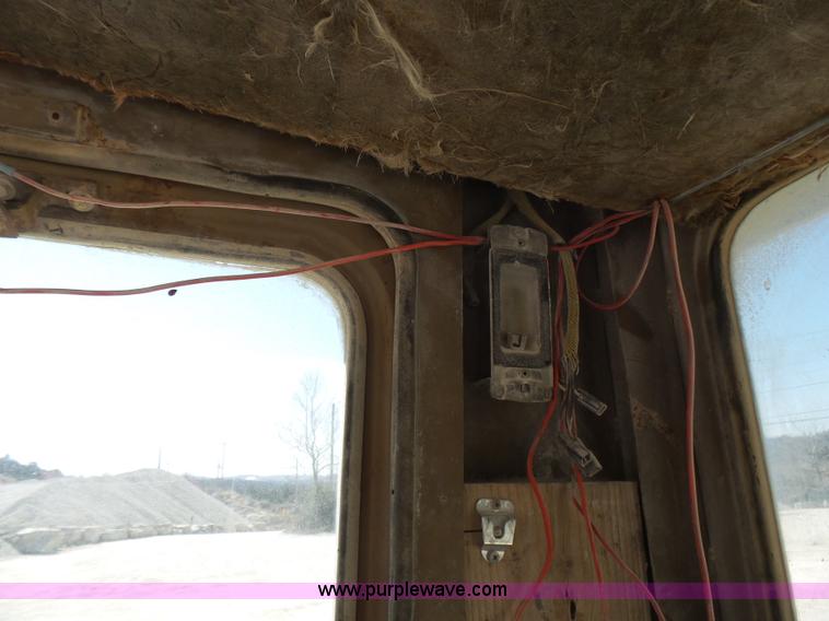 image for item L5467 1982 Caterpillar 950B wheel loader