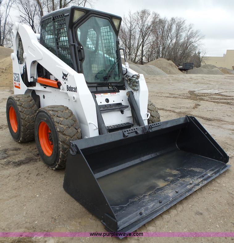 image for item L5594 2004 Bobcat S250 skid steer