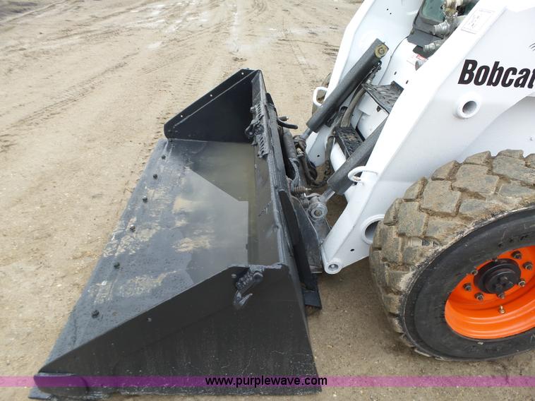 image for item L5594 2004 Bobcat S250 skid steer