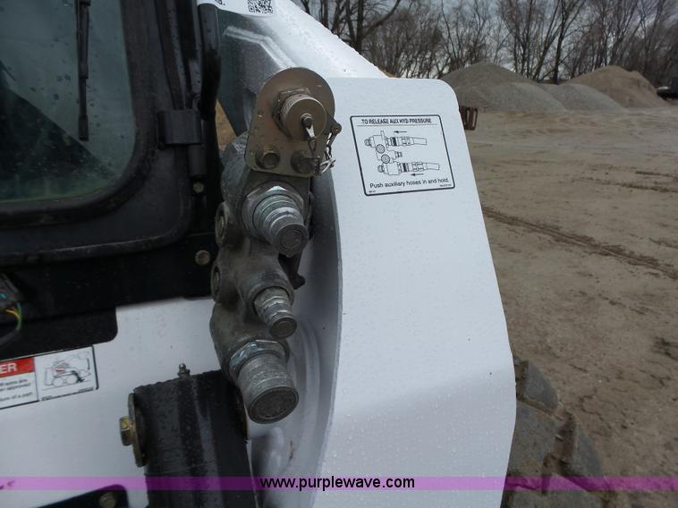 image for item L5594 2004 Bobcat S250 skid steer