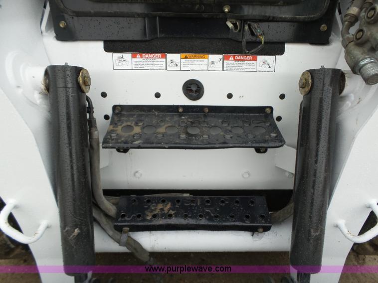 image for item L5594 2004 Bobcat S250 skid steer