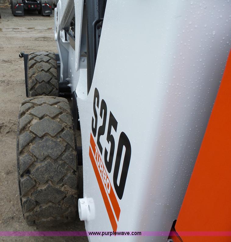 image for item L5594 2004 Bobcat S250 skid steer