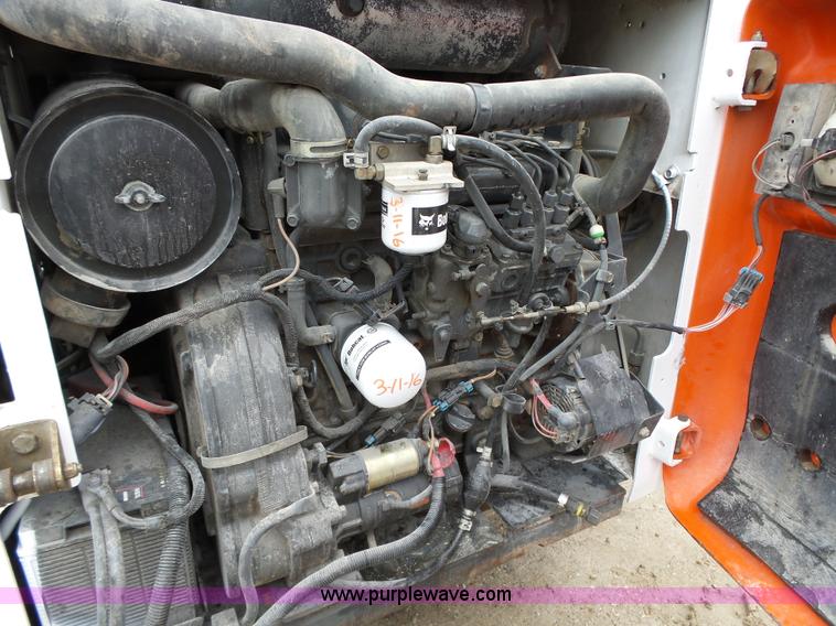 image for item L5594 2004 Bobcat S250 skid steer