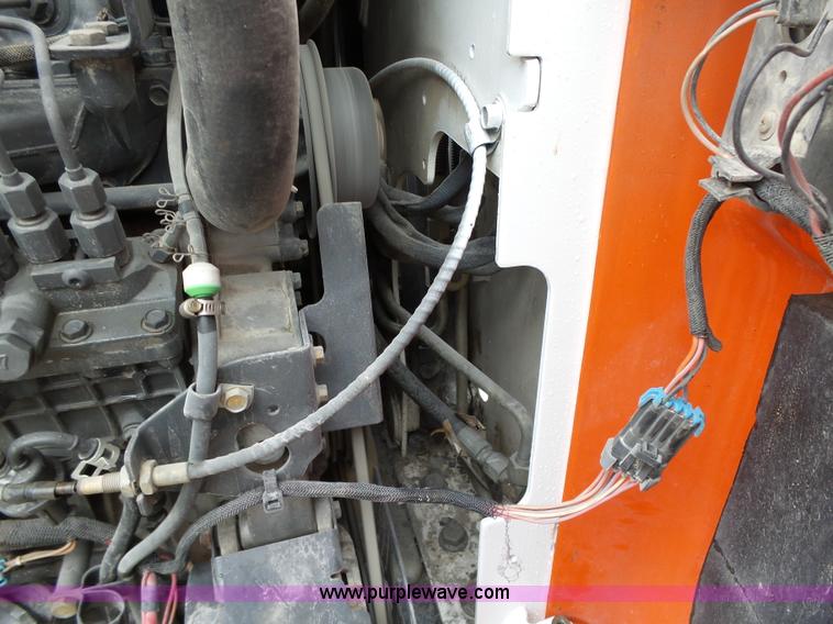 image for item L5594 2004 Bobcat S250 skid steer