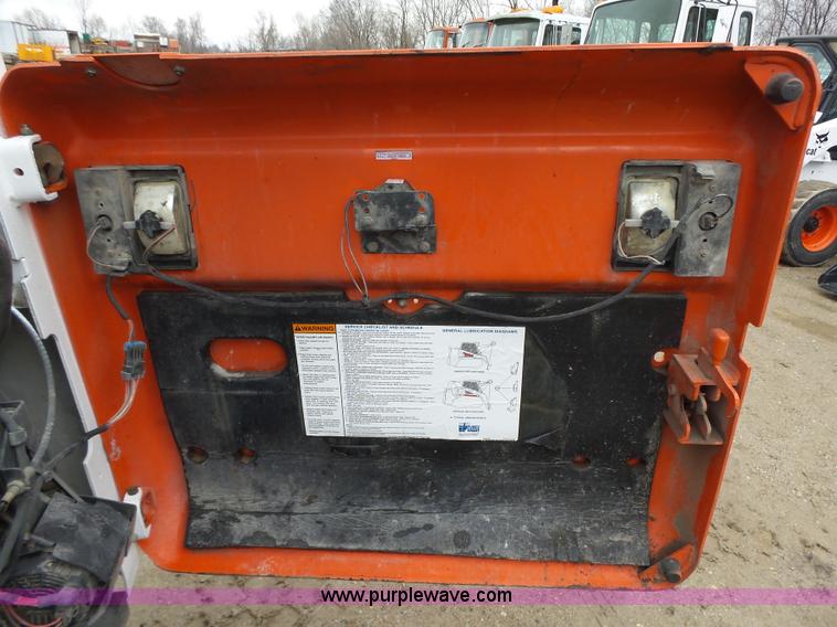 image for item L5594 2004 Bobcat S250 skid steer
