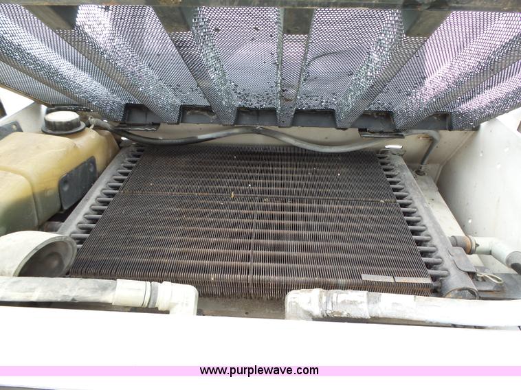 image for item L5594 2004 Bobcat S250 skid steer