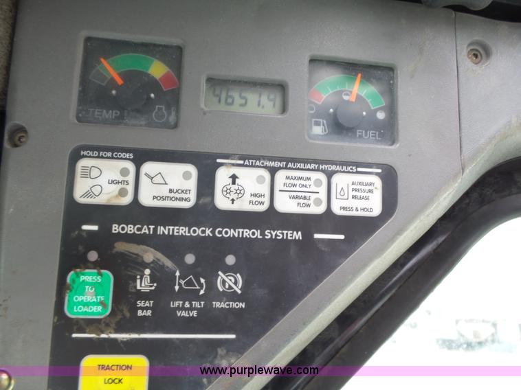 image for item L5594 2004 Bobcat S250 skid steer