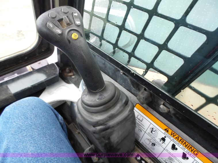 image for item L5594 2004 Bobcat S250 skid steer