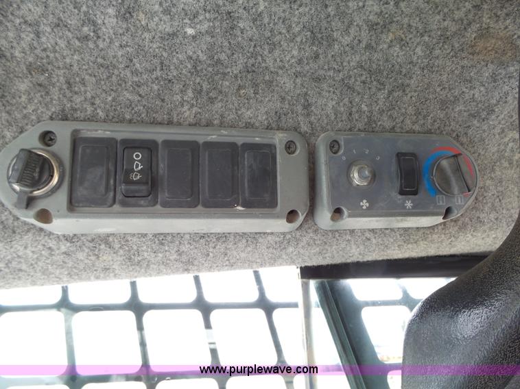 image for item L5594 2004 Bobcat S250 skid steer