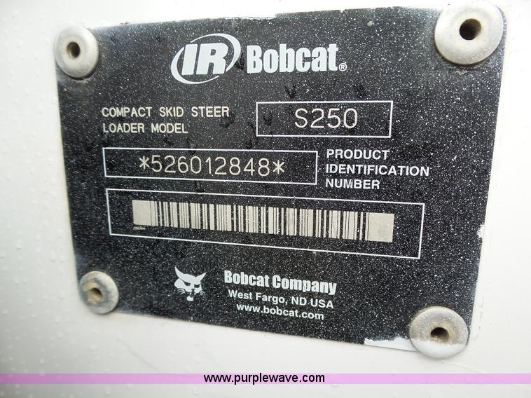 image for item L5594 2004 Bobcat S250 skid steer