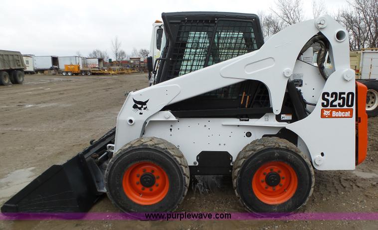 image for item L5595 2007 Bobcat S250 skid steer