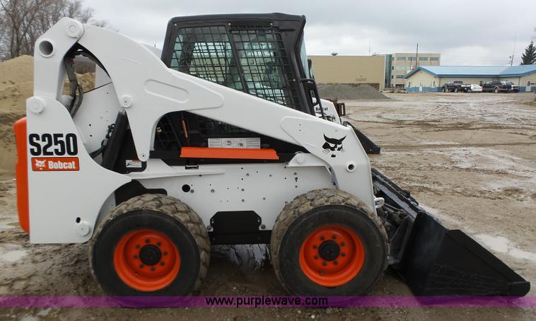 image for item L5595 2007 Bobcat S250 skid steer