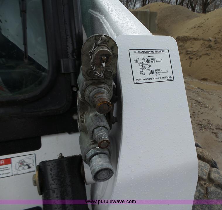 image for item L5595 2007 Bobcat S250 skid steer