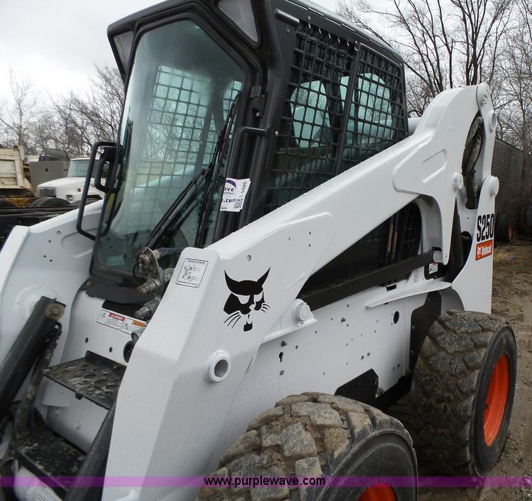 image for item L5595 2007 Bobcat S250 skid steer