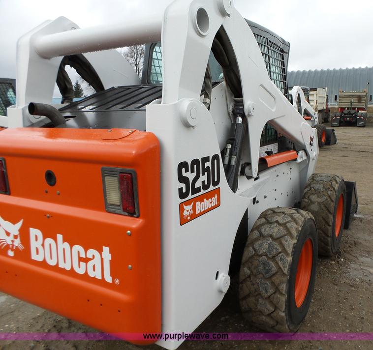 image for item L5595 2007 Bobcat S250 skid steer