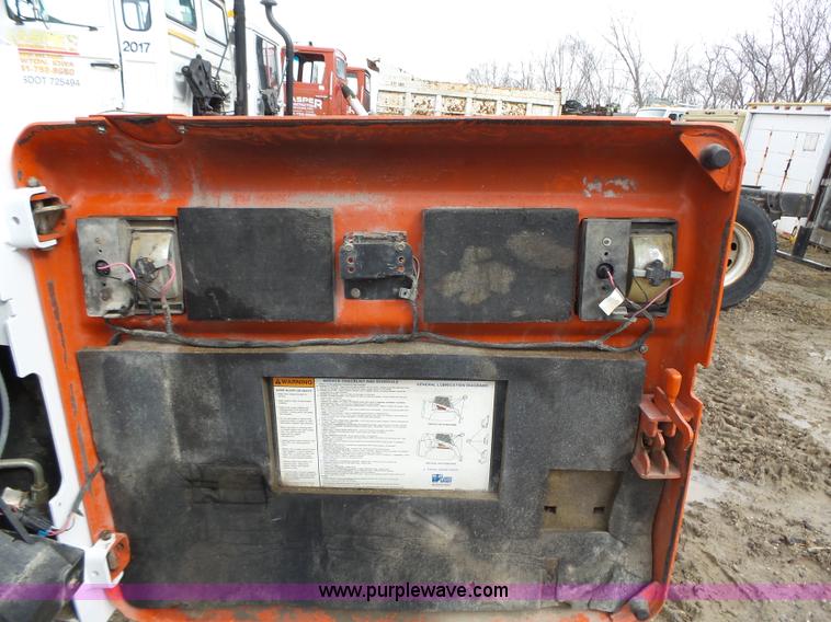 image for item L5595 2007 Bobcat S250 skid steer