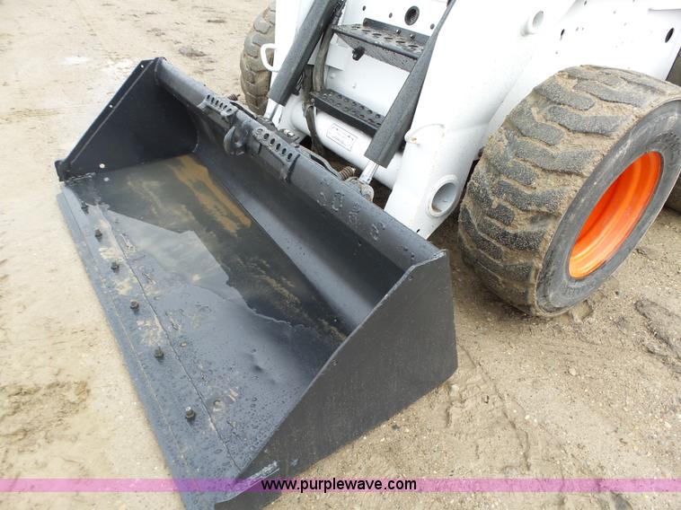 image for item L5596 2004 Bobcat S250 skid steer