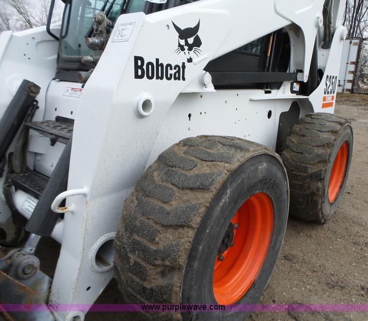 image for item L5596 2004 Bobcat S250 skid steer