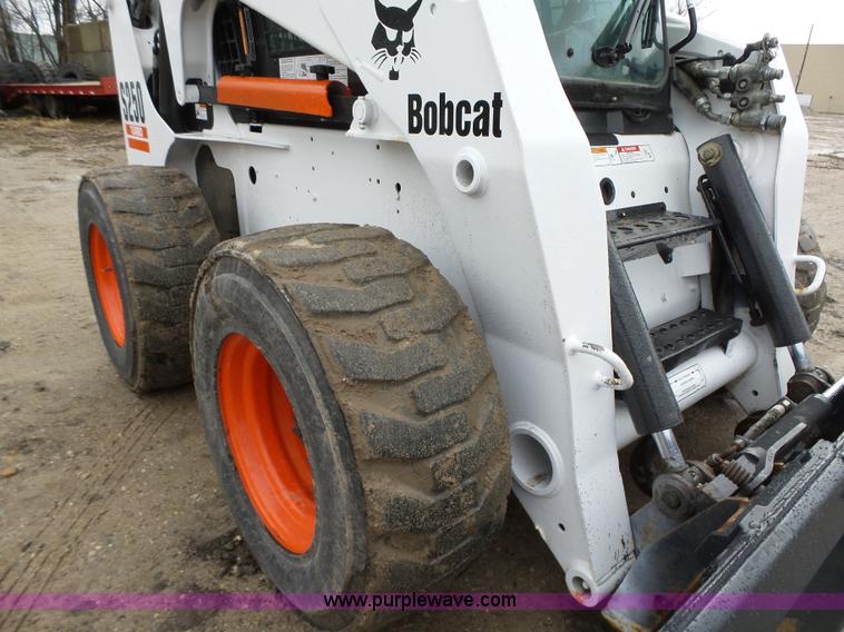 image for item L5596 2004 Bobcat S250 skid steer